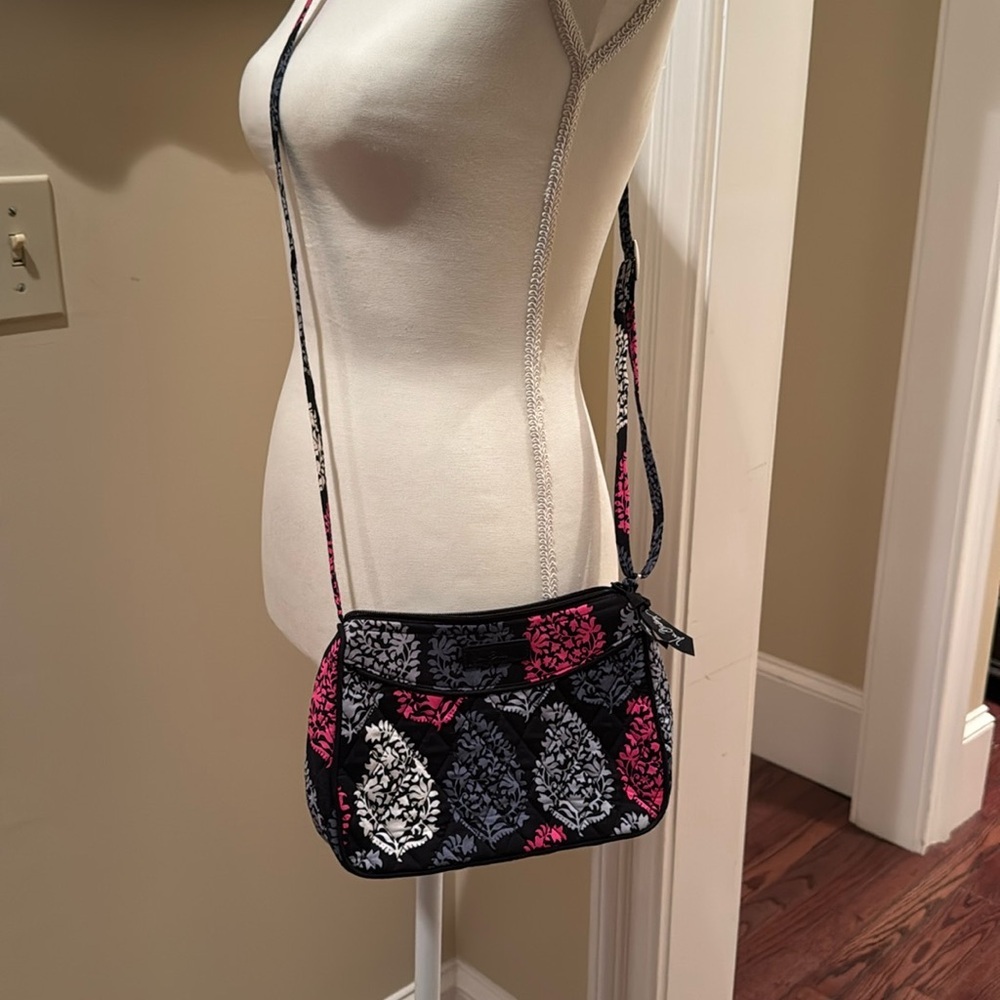 - VERA‎ BRADLEY PAISLEY CROSSBODY